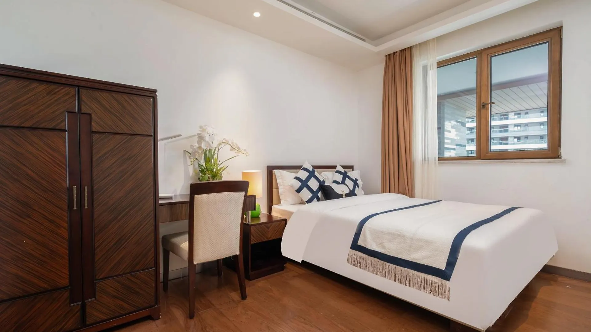 Haiyun Island - Mid-Levels Peninsula Future Water World 2 Bedrooms, 2 Bathrooms And 1 Living Room Luxury Apartment Suite Sanya
