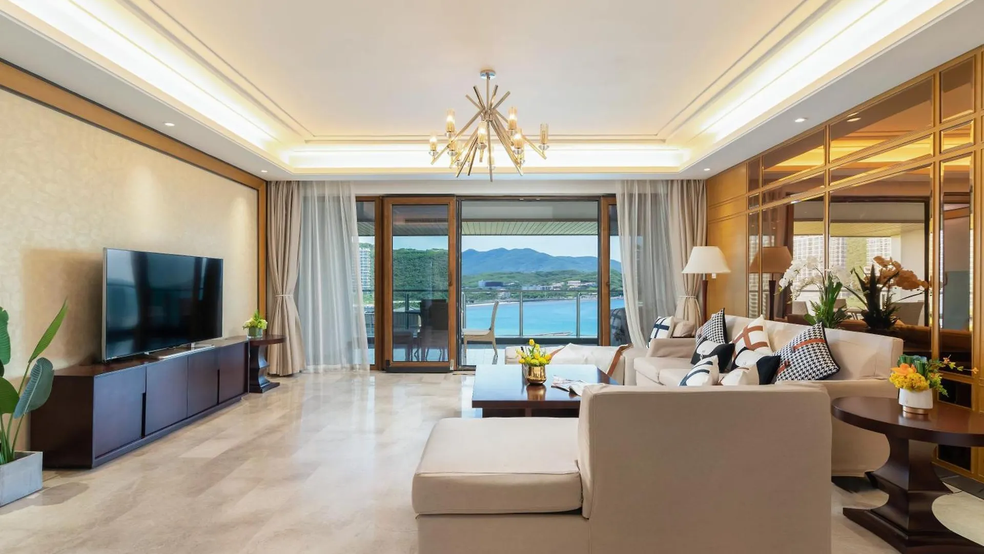 Haiyun Island - Mid-Levels Peninsula Future Water World 2 Bedrooms, 2 Bathrooms And 1 Living Room Luxury Apartment Suite Sanya