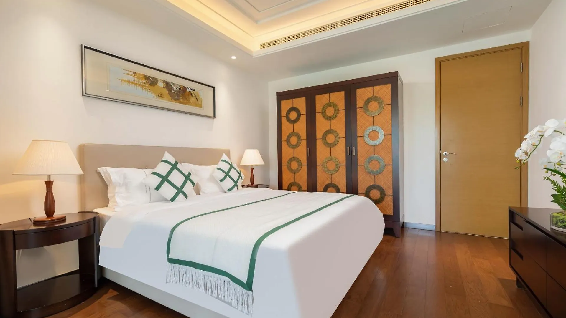 Haiyun Island - Mid-Levels Peninsula Future Water World 2 Bedrooms, 2 Bathrooms And 1 Living Room Luxury Apartment Suite Sanya