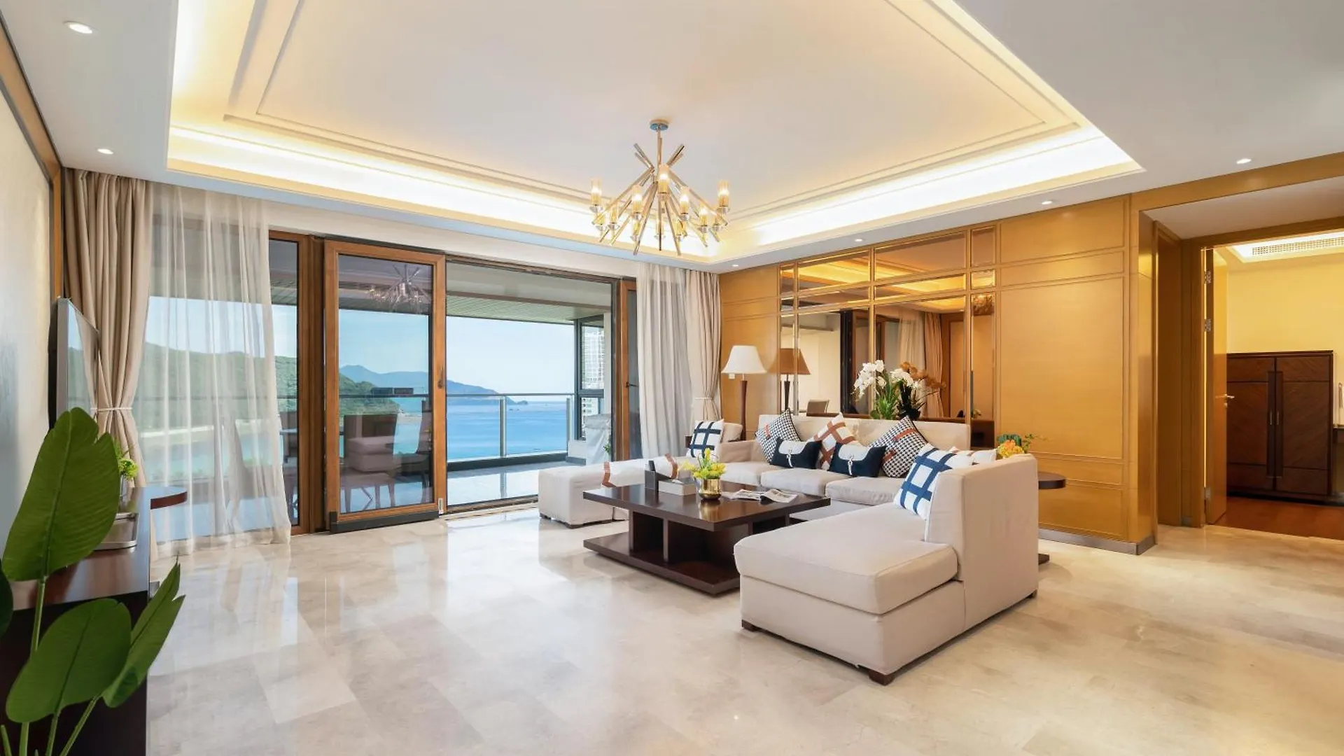 Haiyun Island - Mid-Levels Peninsula Future Water World 2 Bedrooms, 2 Bathrooms And 1 Living Room Luxury Apartment Suite Sanya