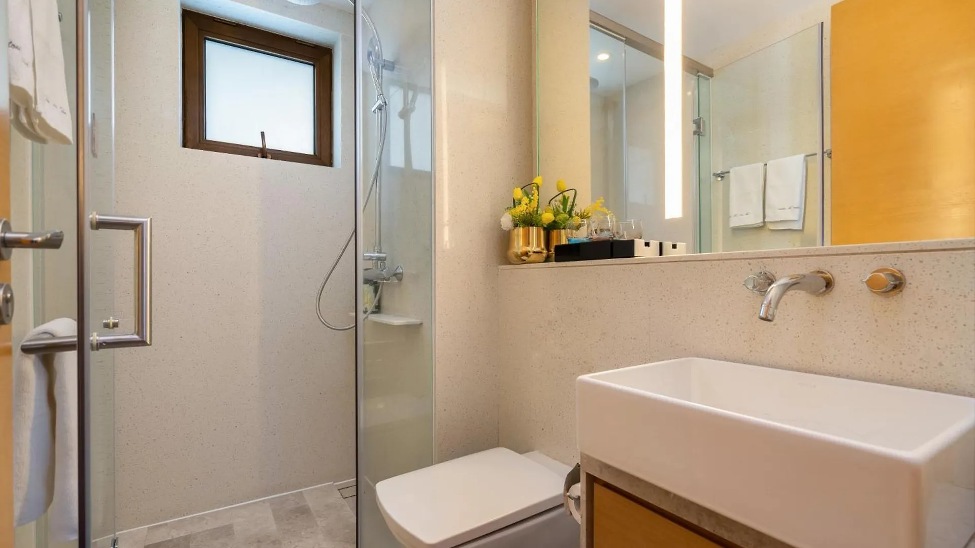Haiyun Island - Mid-Levels Peninsula Future Water World 2 Bedrooms, 2 Bathrooms And 1 Living Room Luxury Apartment Suite Sanya