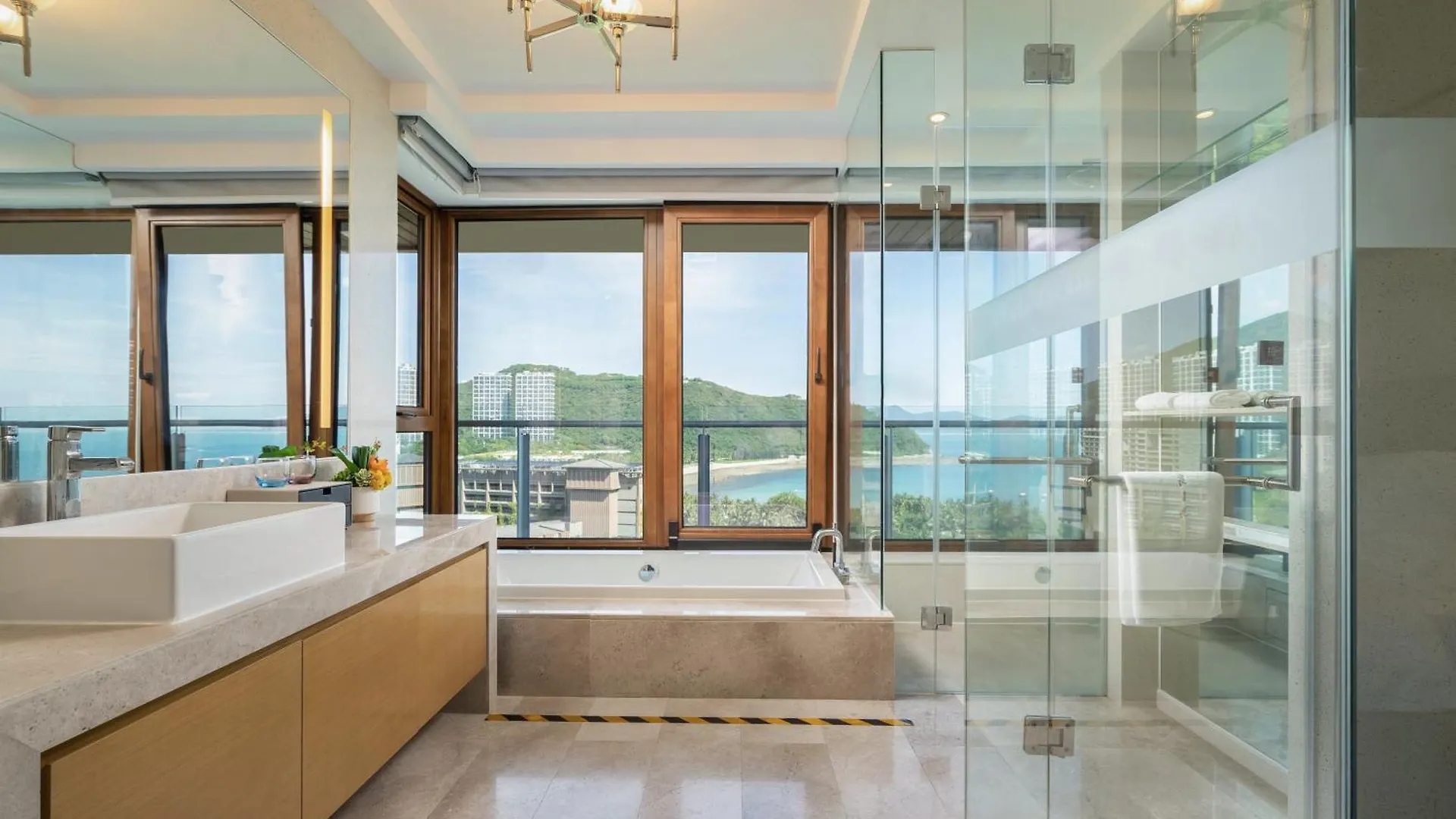 Haiyun Island - Mid-Levels Peninsula Future Water World 2 Bedrooms, 2 Bathrooms And 1 Living Room Luxury Apartment Suite Sanya